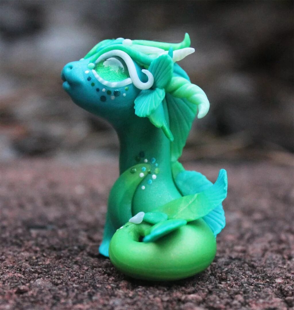 Как слепить дракончика из глины. Dragonsandbeasties драконы. Дракон из глины. Kosse дракончики. Лепка из глины дракон.