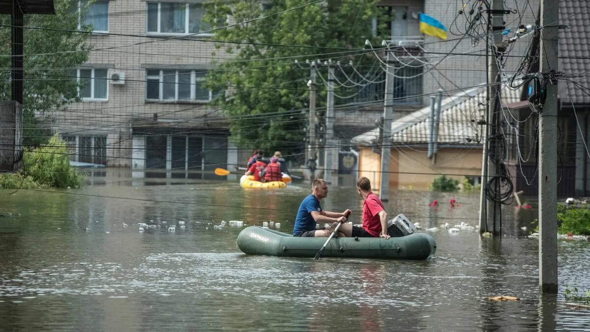 Наводнение на Украине. Потоп в Украине. Затопленные районы Украины. Затопило дамбу на Украине. Украинцы затопили