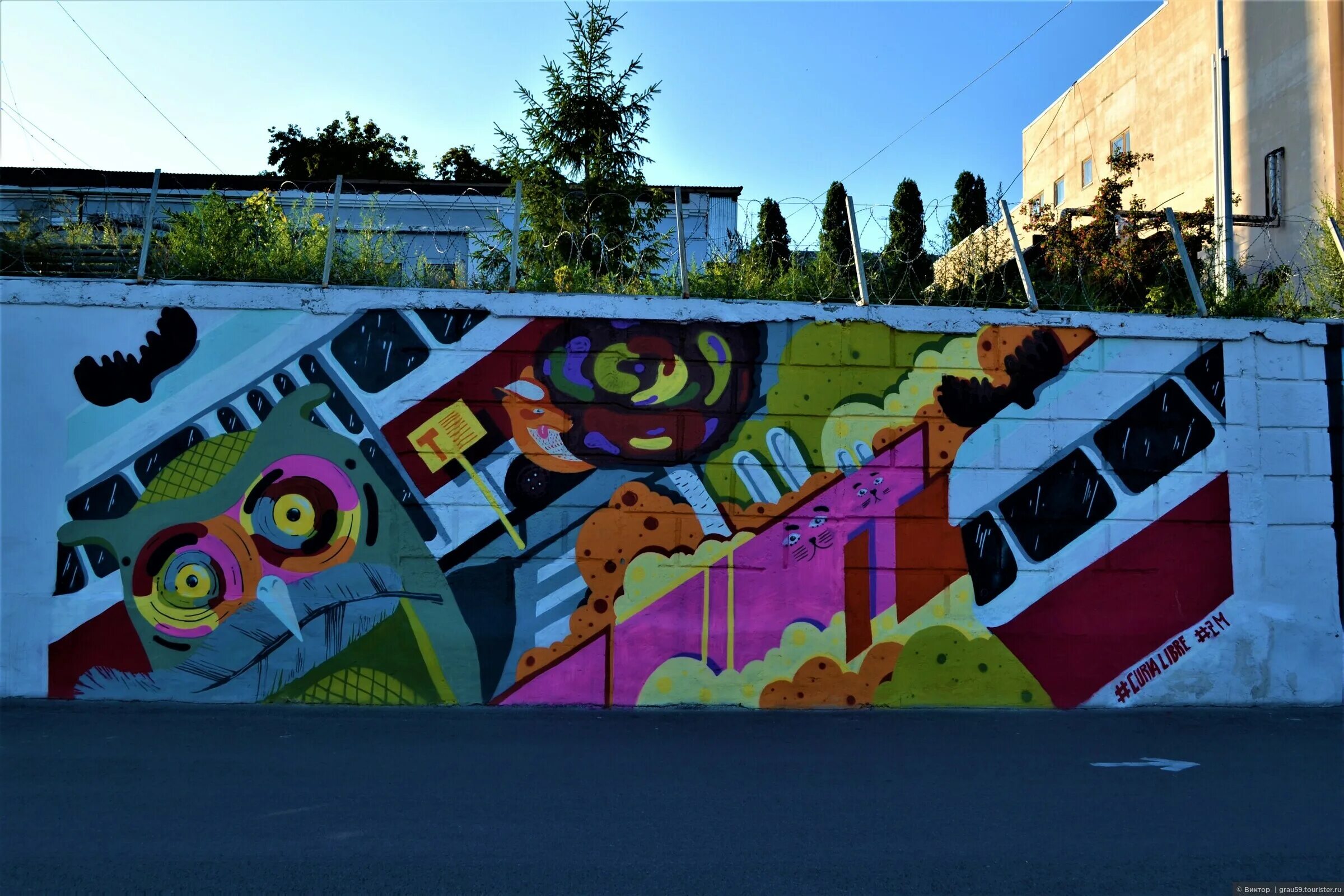 Граффити вандализм смоленск. Набережная смоленск граффити. Граффити на зданиях. Граффити набережной. Граффити на набережной.