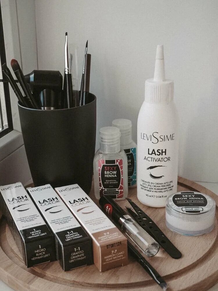 Studio nails brows