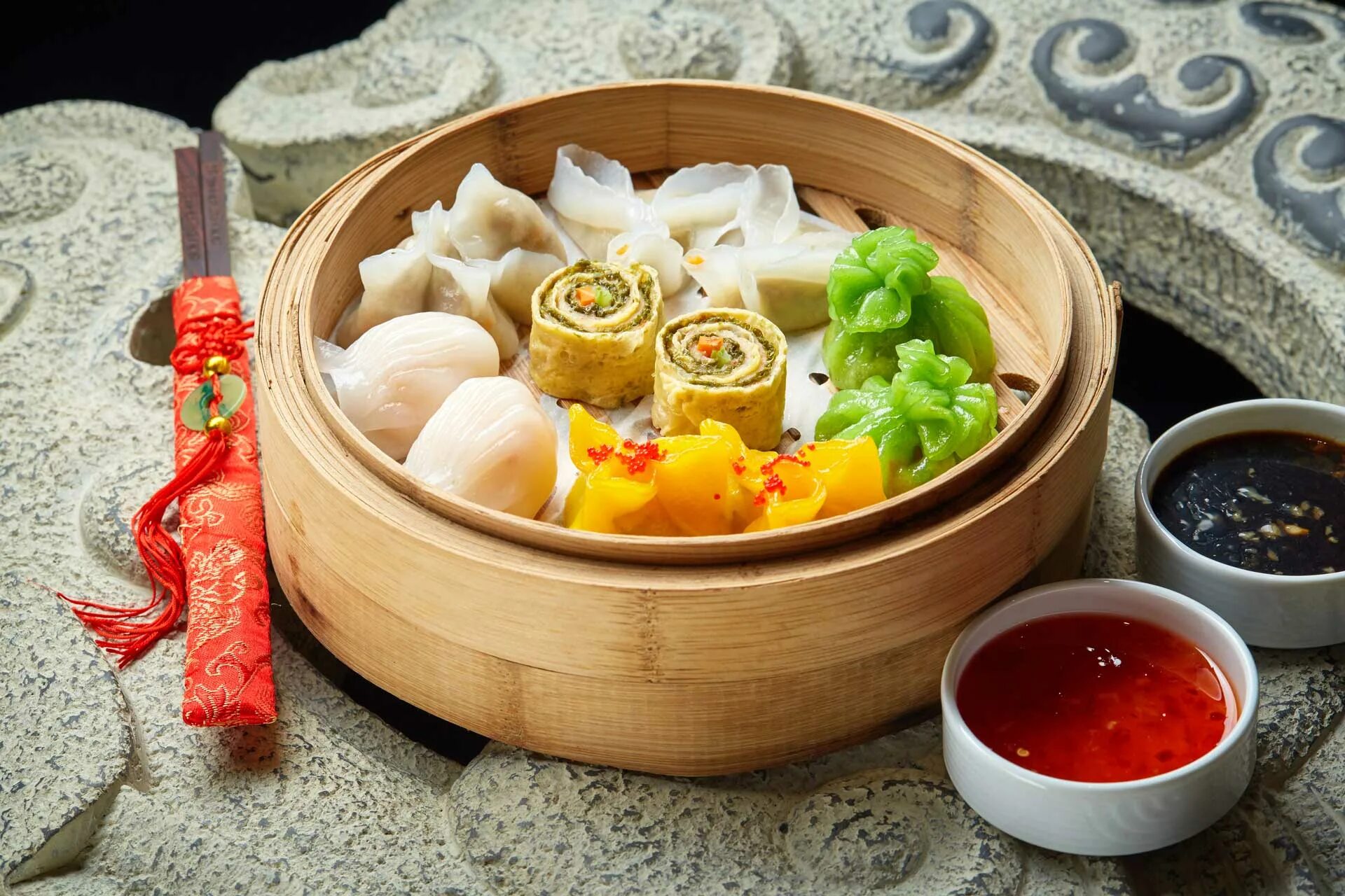 Plovbox. Азиатская кухня эстетика. Закуски паназиатской кухни. Красивые азиатские блюда. Ресторан азиатской кухни.