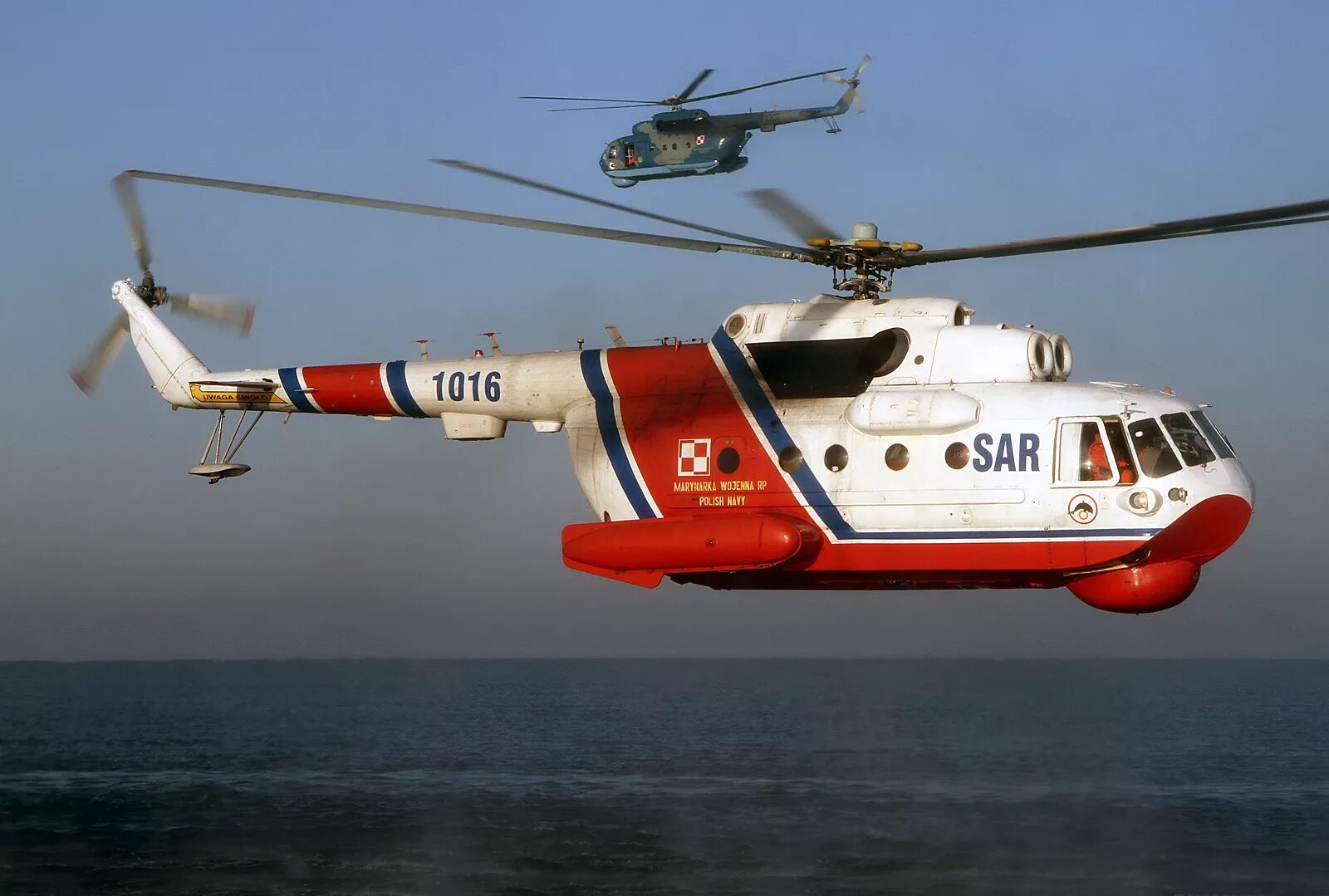 Ми-14бт. Вертолет-амфибия ми-14. Ми-14пл военный противолодочный вертолёт. Ми-14 вертолёт. Ми-14 болгария.