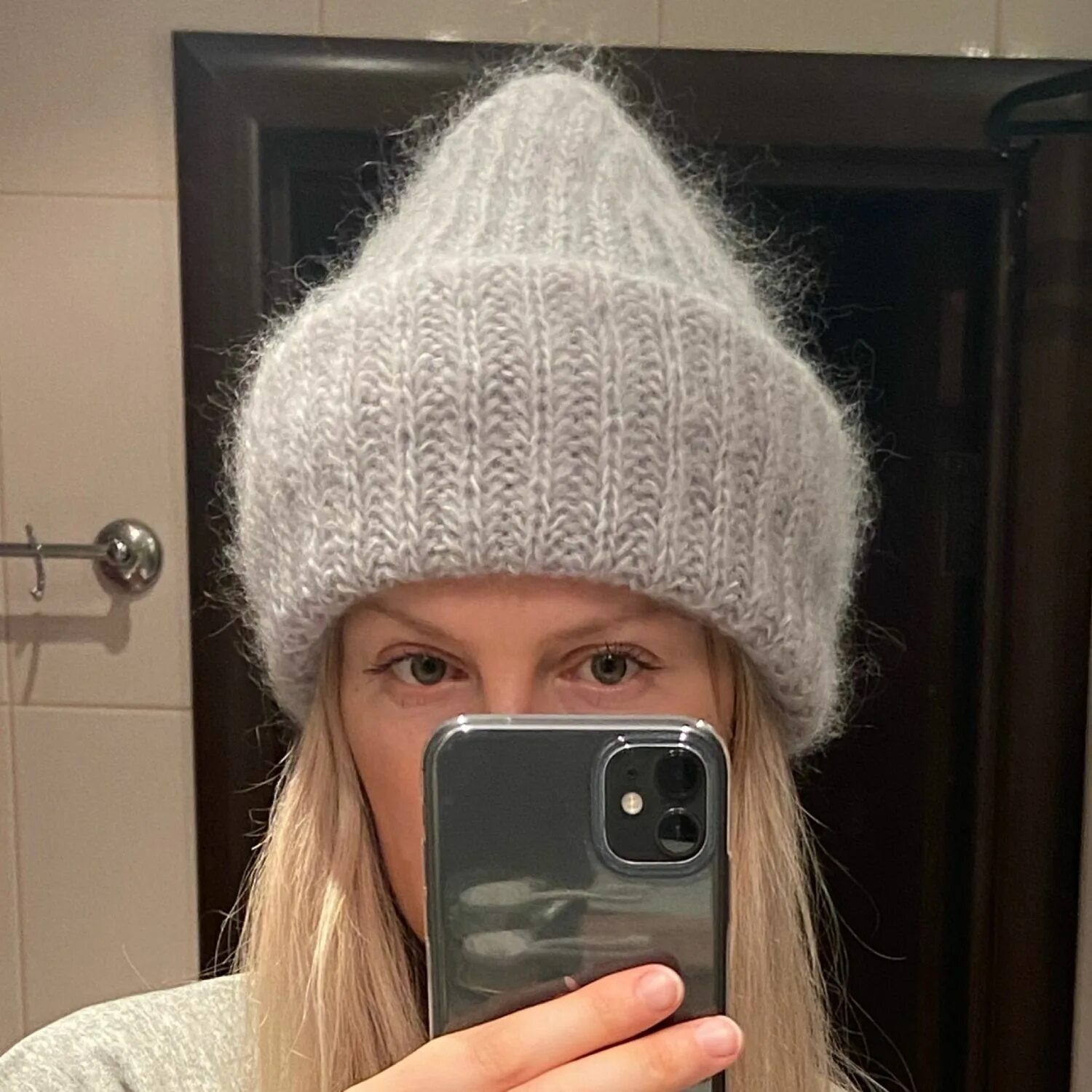 вязаные шапки из мохера для женщин. вязаные шапки из мохера спицами.