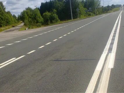 Две сплошные прерывистые