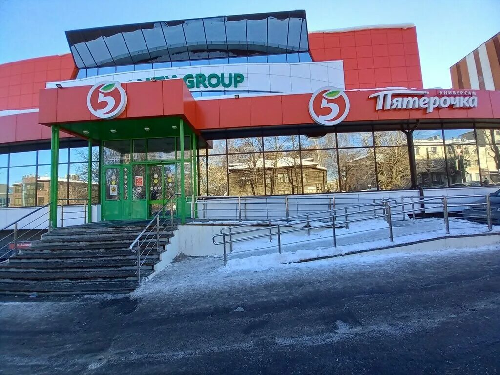 Лепсе 19 киров пятерочка. Пятерочка киров. Пятерочка вывеска. Пятерочка киров часы работы. Пятерочка вывеска.