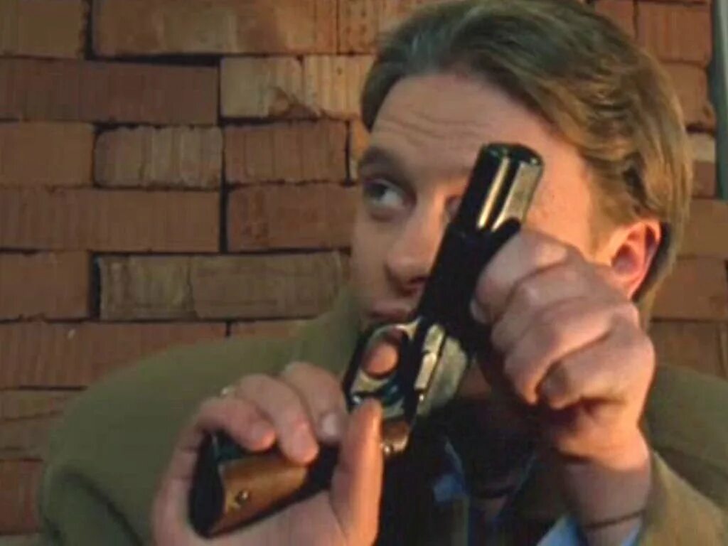 сергей безруков саша белый. жмурки фильм 2005 панин. космос юрьевич холмогоров бригада. дмитрий дюжев 2002. дмитрий дюжев космос бригада.