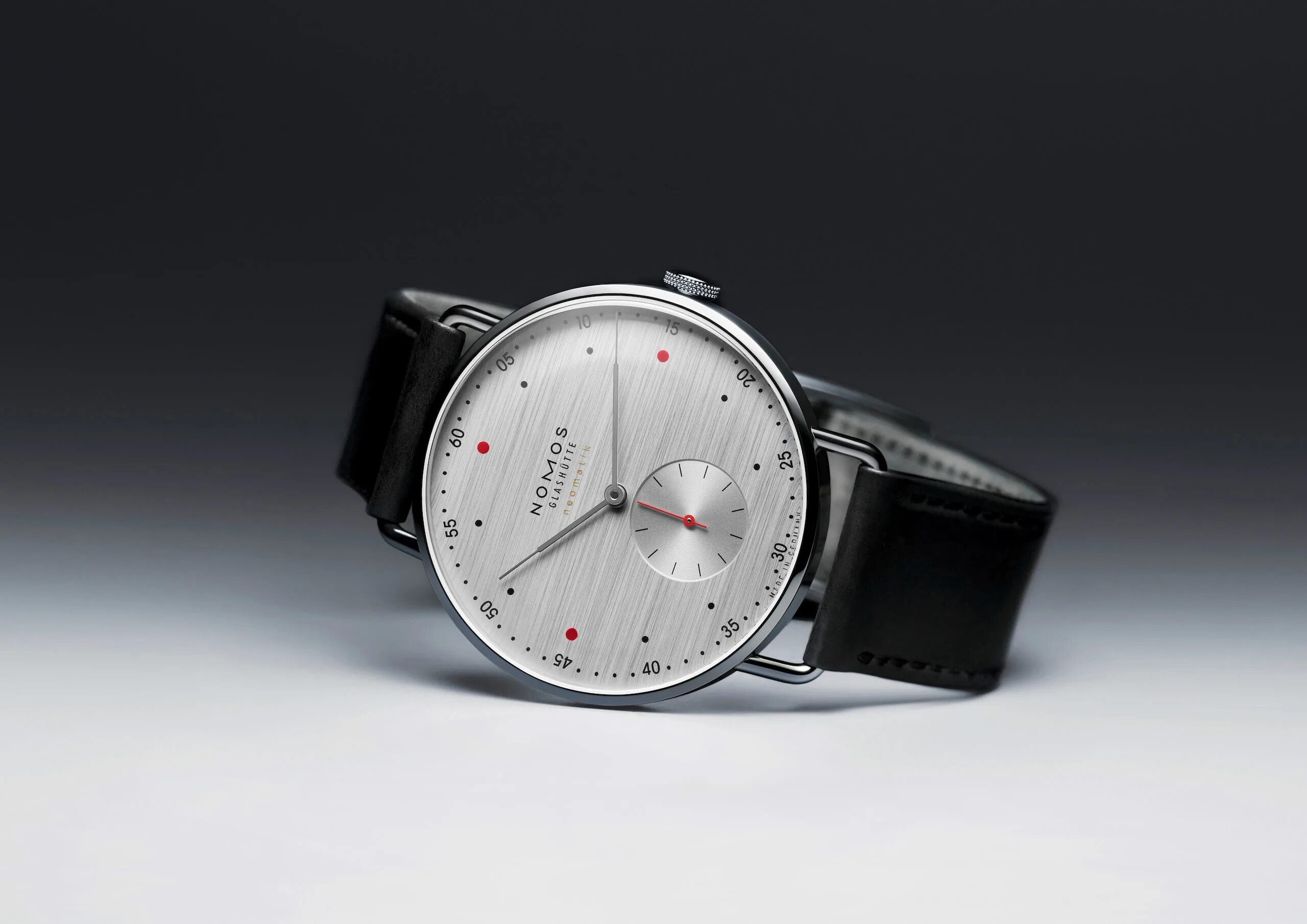 Наручные часы работы. Nomos часы. Nomos Glashutte. Немецкие часы Nomos Glashutte. Реплика часов Nomos.