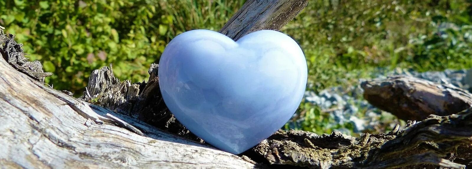 камень любви для мужчин. камень любви для мужчин. камень для притягивания любви. черный камень любви. розалина кварц.