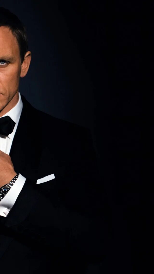 Экрана мужчина. Джеймс Бонд. Джейсон Бонд 007. Обои Бонд Джеймс Бонд 007. Камаль Хан Джеймс Бонд.