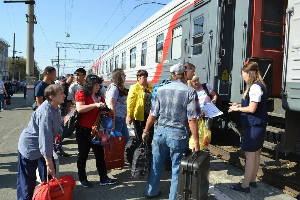 Остановки поезда 380 оренбург новый. Поезд 380у Оренбург новый Уренгой. Новая Оренбургская линия. Поезд 380 Москва Первомайск. Поезд 380 Москва Первомайск фото.