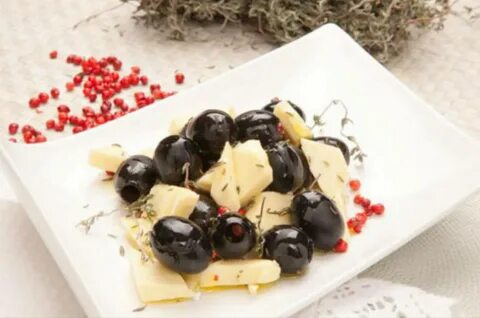 Маслины с сыром