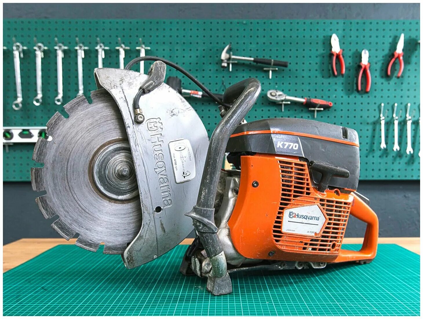 Бензорез tim gc 3540. Бетонорез бензиновый. Бензорез хускварна к 770. Швонарезчик, асфальторез kd 250-700. Бензорез штиль тс 800.