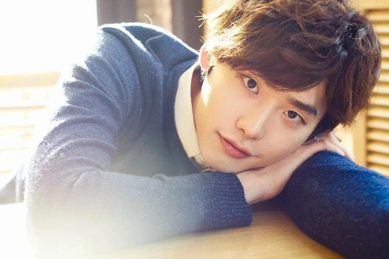 Lee jong suk. Ли Чон сок. Корейский актер ли Чон сок. Lee Jong Suk 2021. Lee Jong Suk 2020.