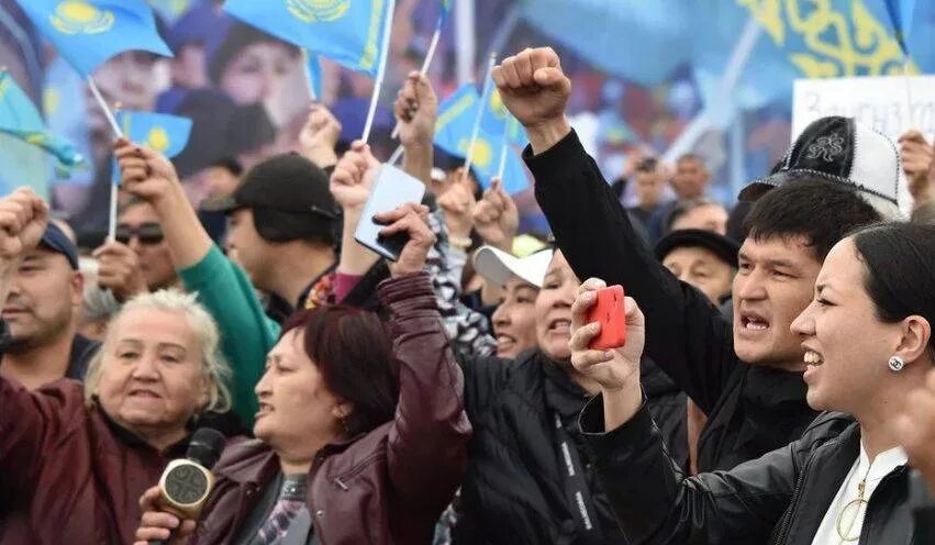 Протесты в Казахстане. Казахи митинг. Демонстрации в Казахстане. Толпа казахов.