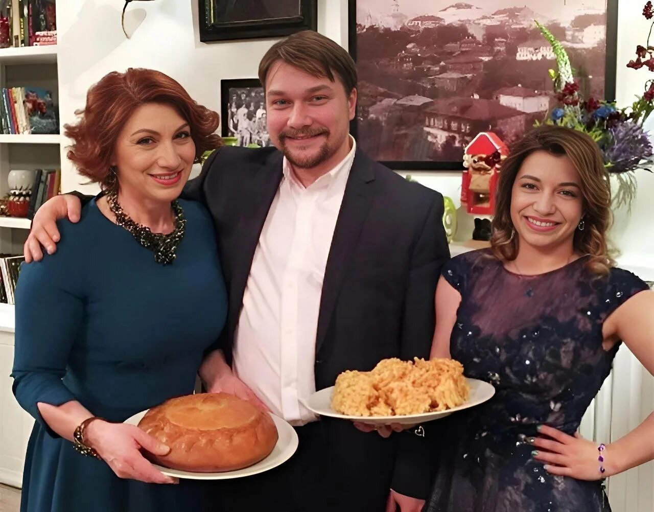 Сын и дочь розы сябитовой. Сын свахи. Дети розы сябитовой. Сын свахи. Дети розы сябитовой.