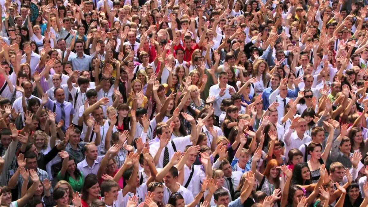 Много людей в темноте. Человек толпы. Голос толпы. Голос толпы. Оратор и толпа.