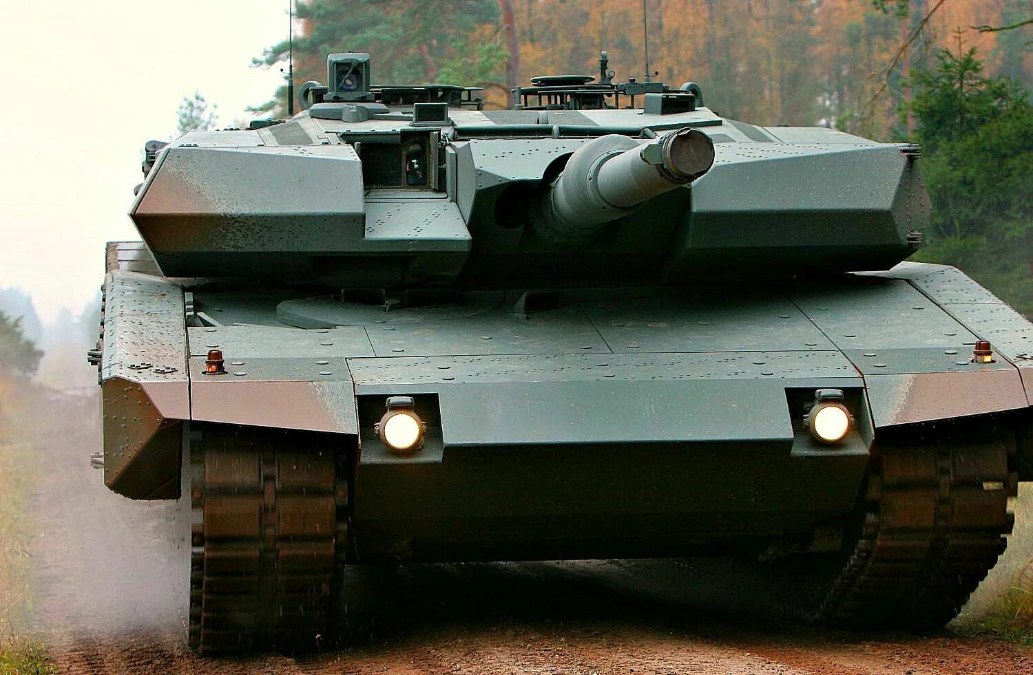 Mbt leopard 2a4. Leopard 2a7 (германия). Последний немецкий танк. Танк леопард 2. Последний немецкий танк.