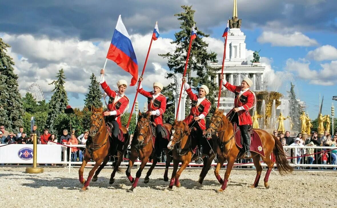 Центр национальной конной. Кремлевская школа верховой езды ВДНХ. Кремлевская школа верховой езды ВДНХ лошади. КШВЕ Россия. Конный фестиваль.