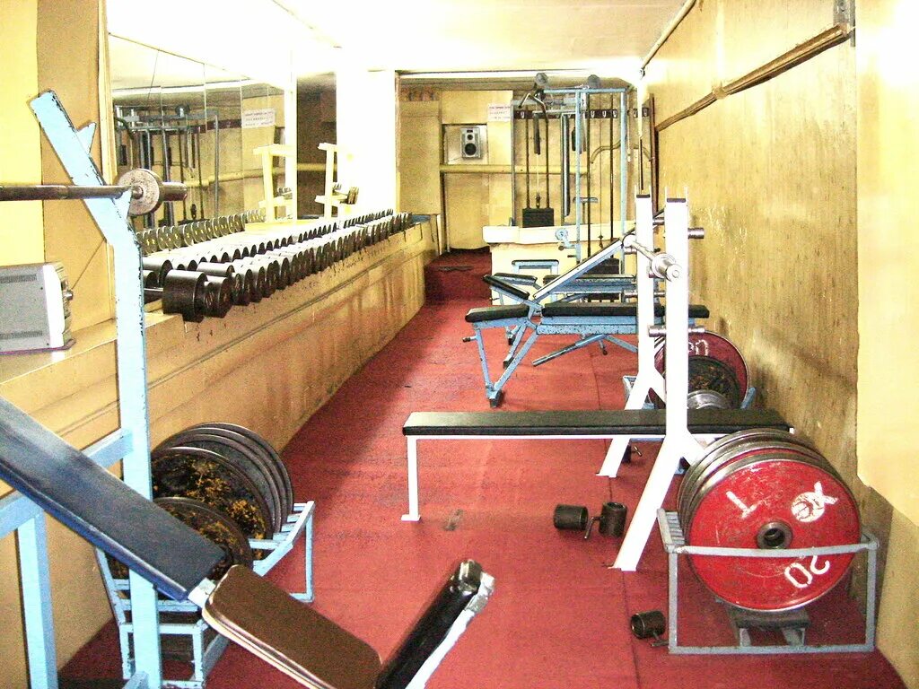 Тренажерный зал лидер. Лидер спорт кирово-чепецк. Vifit fitness ханты-мансийск. Тренажерный зал лидер курчино. Лидер тренажерный зал.