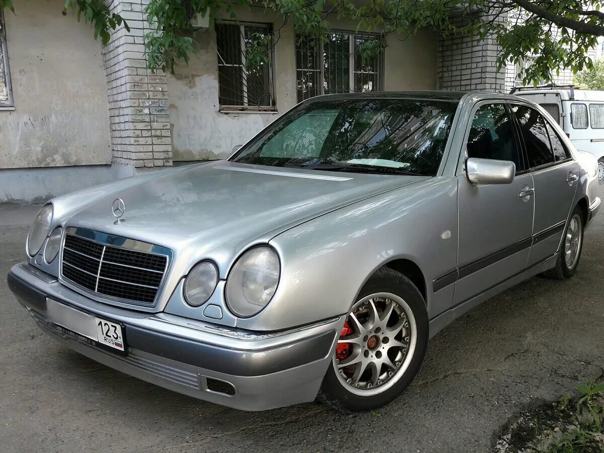 Купить мерседес 1997. Mercedes-Benz w210 1997. Мерседес 210 1997. Мерседес е класс 1997. Mercedes-Benz e-class 1997.