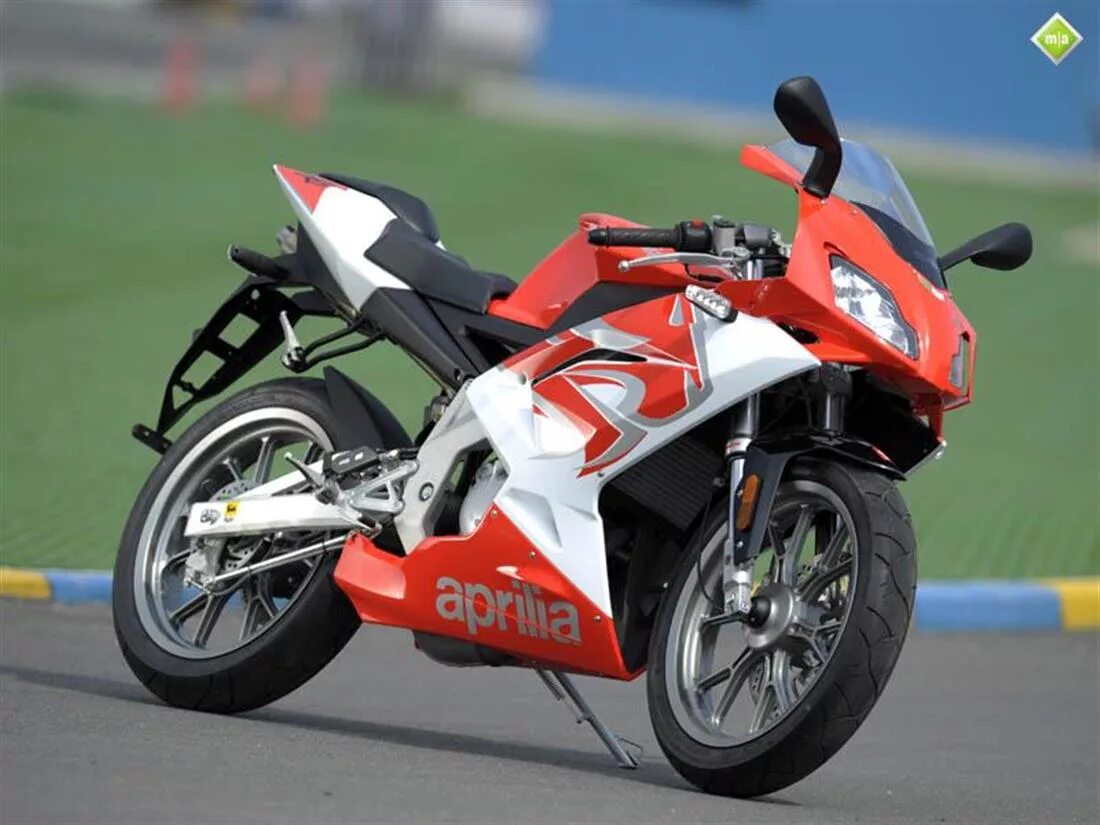 Rs 50 24. Априлия rs850. Aprilia RS 50. Априлия Мана 850 Золотая. Априлия крос 50 кубов 4 тактный.