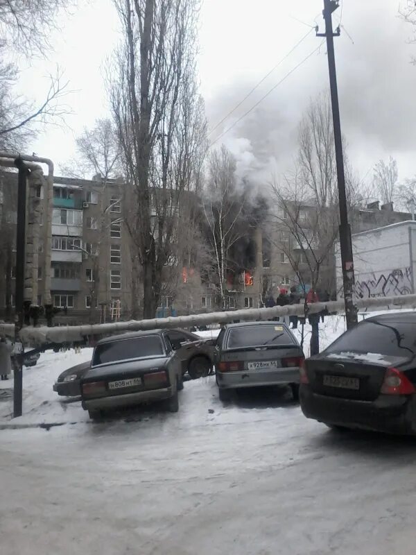 Саратов взрыв газа Ленинский район. Пожар на Буренина. Пожар в 2017 на Московском шоссе в Саратове. Взрыв газа в Саратове сегодня. Взрывы в саратове сейчас