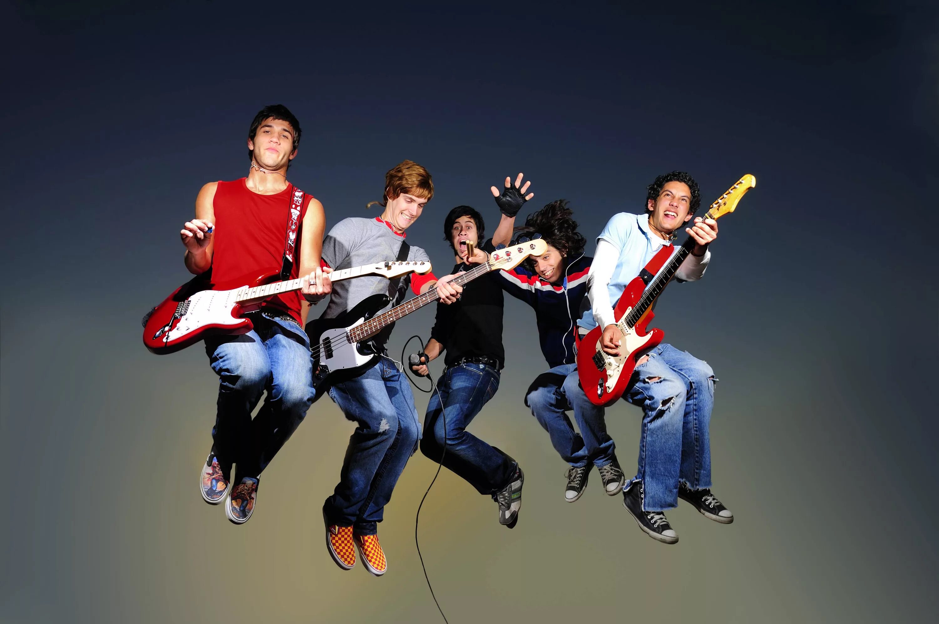 Слушать современные молодежные. Rock Band группа. Фотосессия музыкальной группы. Молодёжные музыкальные группы. Молодые музыканты.