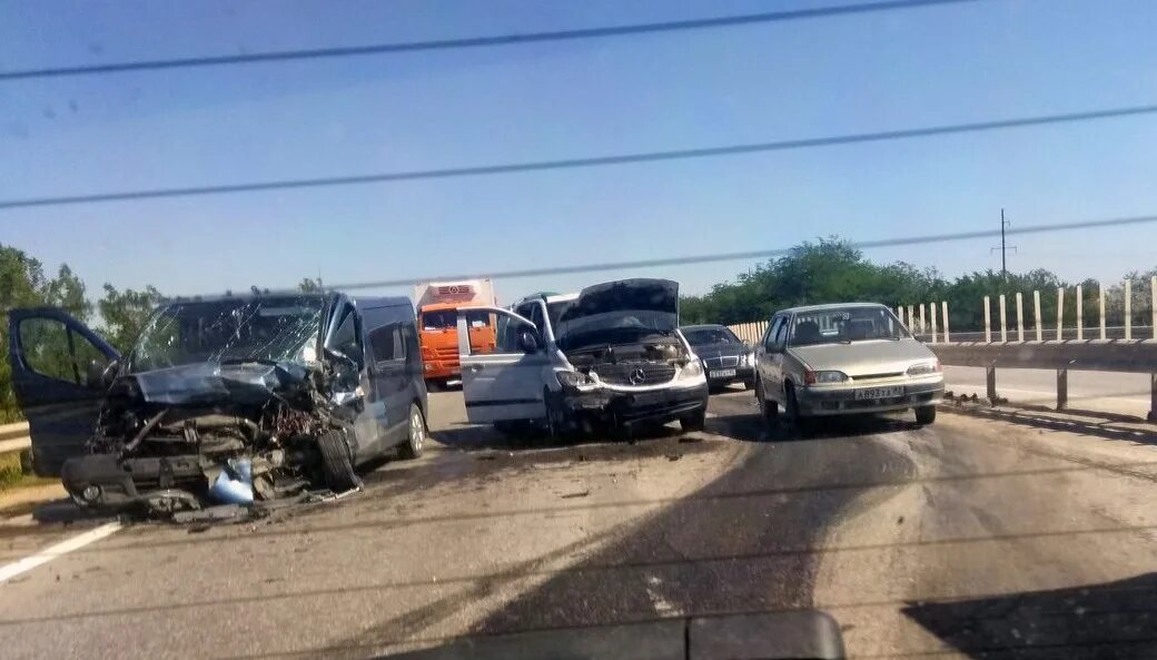 Дтп трасса симферополь. Дтп в крыму трасса саки симферополь. Дтп трасса симферополь. Авария в крыму евпатория саки. Трасса саки евпатория.