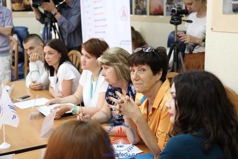 Юфу после колледжа ростов. Студенты юфу. центр карьеры юфу. центр развития карьеры в вузе. студенты юфу фото.