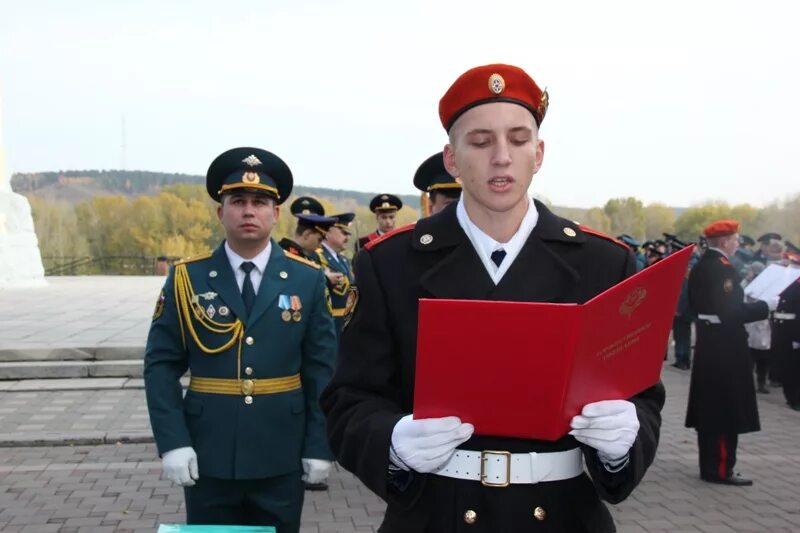 Кадетский корпус мчс кемерово. Губернаторский кадетский корпус МЧС Кемерово. Школа интернат МЧС Кемерово. Кадетка МЧС Кемерово. Кадетский корпус МЧС Плотниково.