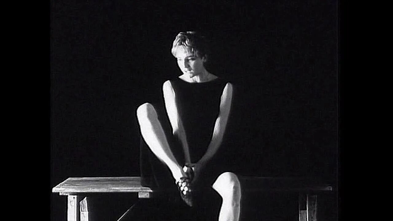 Qui passent. Qui passent. Qui passent. Qui passent. Patricia kaas босиком.