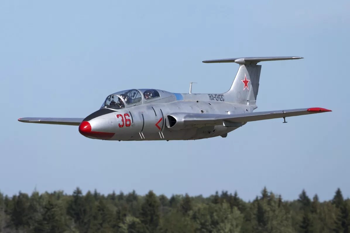 Л29 самолет. Aero l-29 Delfin. Самолет Aero l-29 Delfin. Л-29 Дельфин. Аэро л-29 Дельфин.