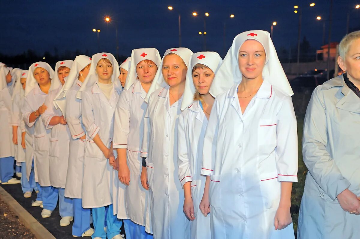 Медицинская сестра. Современная медсестра. Вакансии медсестры больница спб. Медсестра в больнице. Операционная медсестра.
