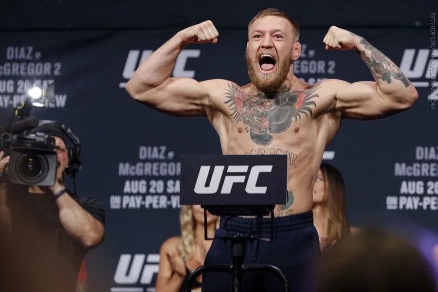 Макгрегор рост вес. Конор макгрегор. Взвешивание конора. Взвешивание ufc 264. Взвешивание конора.