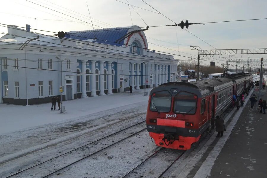 Телефон жд каменска. ЖД вокзал Каменск-Уральский. ЖД станция Каменск-Уральский. Вокзал Каменск Уральский. РЖД Каменск-Уральский.