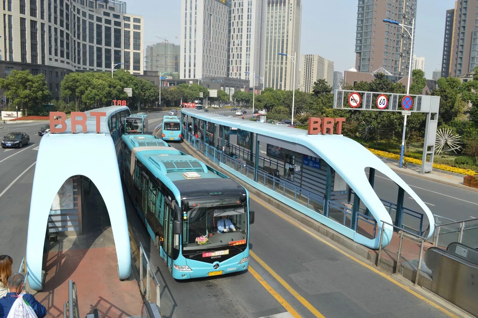 Промышленный городской транспорт. Скоростной Автобусный транспорт - BRT. BRT (Bus Rapid Transit). Скоростные автобусные системы (BRT — Bus Rapid Transit). Богота метробус.