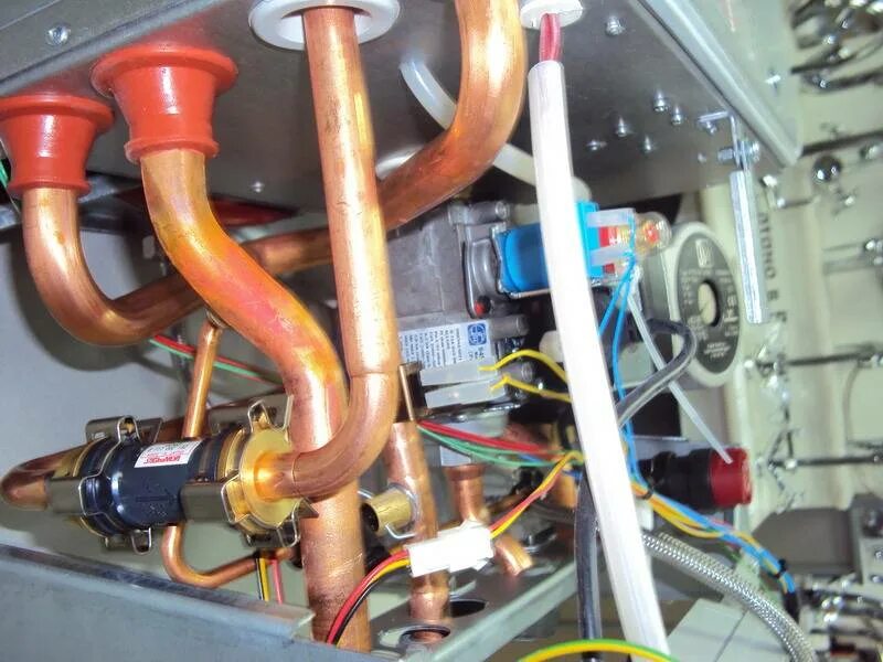 Котел Bosch Condens 7000 ZWBR 35-3 E. Двухконтурный, конденсационный, настенный