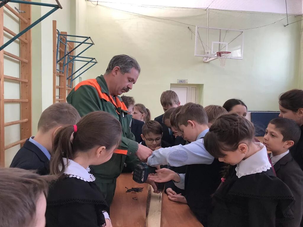 Школа 40 новоуральск. Школа №40 мариуполь. Директор 40 школы саранск. Школа 22 саранск. Сайт школы 40 саранск.