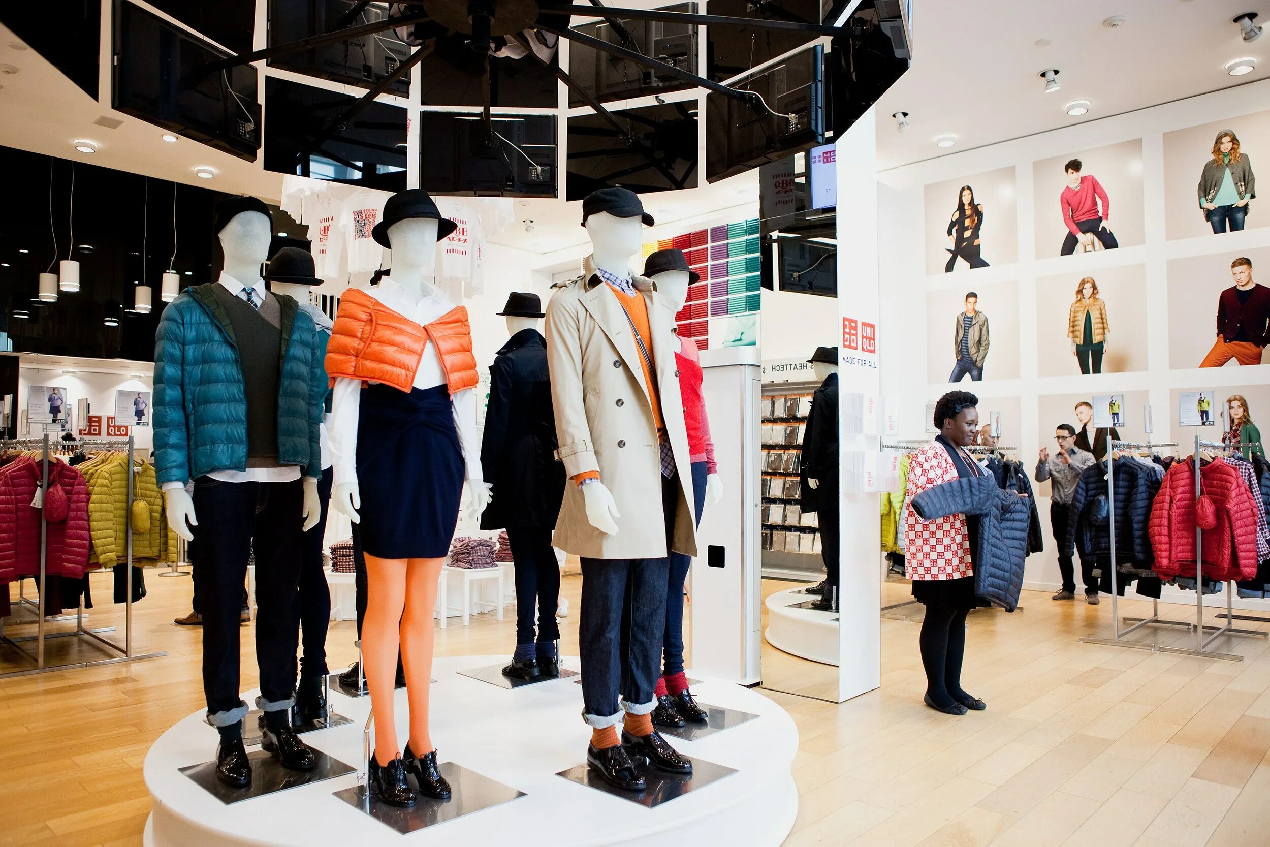 Юникло одежда. Японский бренд uniqlo. японский магазин в москве одежда юникло. японский магазин одежды uniqlo в москве. японская марка одежды uniqlo.