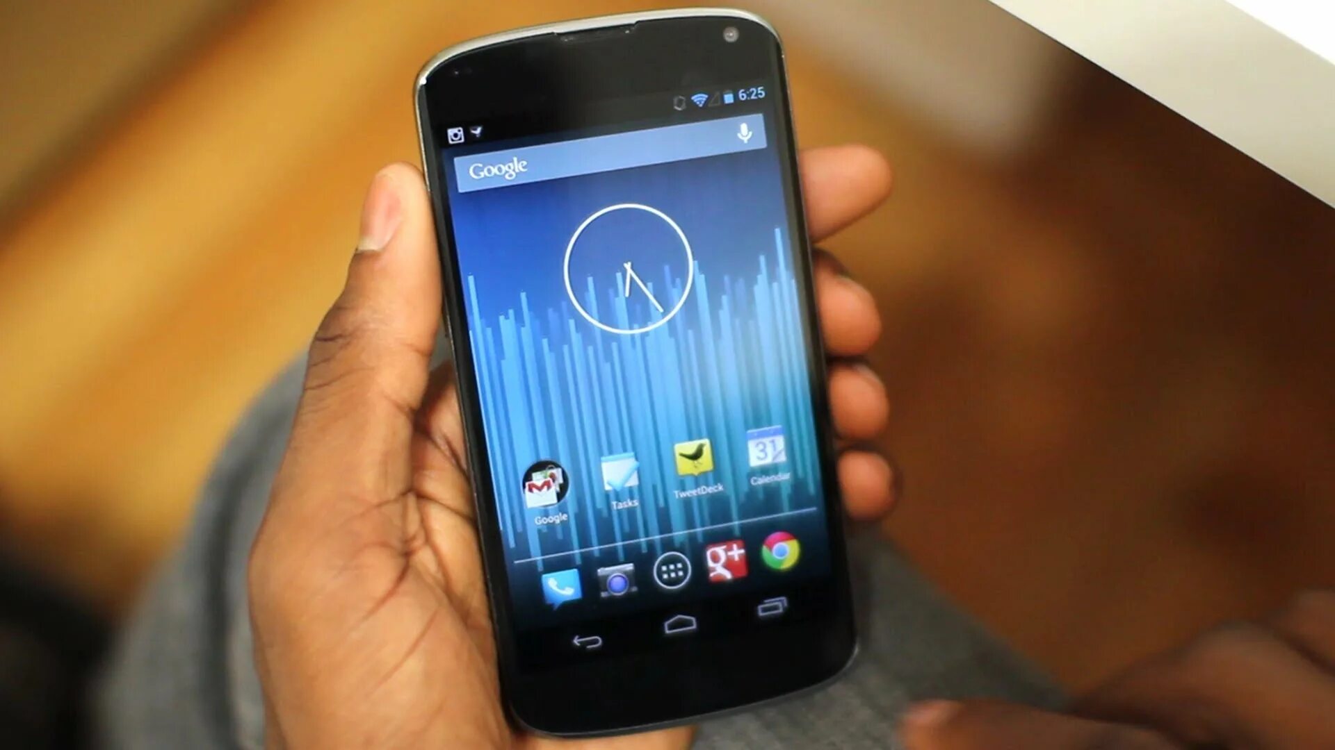 Как установить nexus 4. Nexus 4. google nexus 4. nexus 4 телефон. nexus 4 vs moto g.