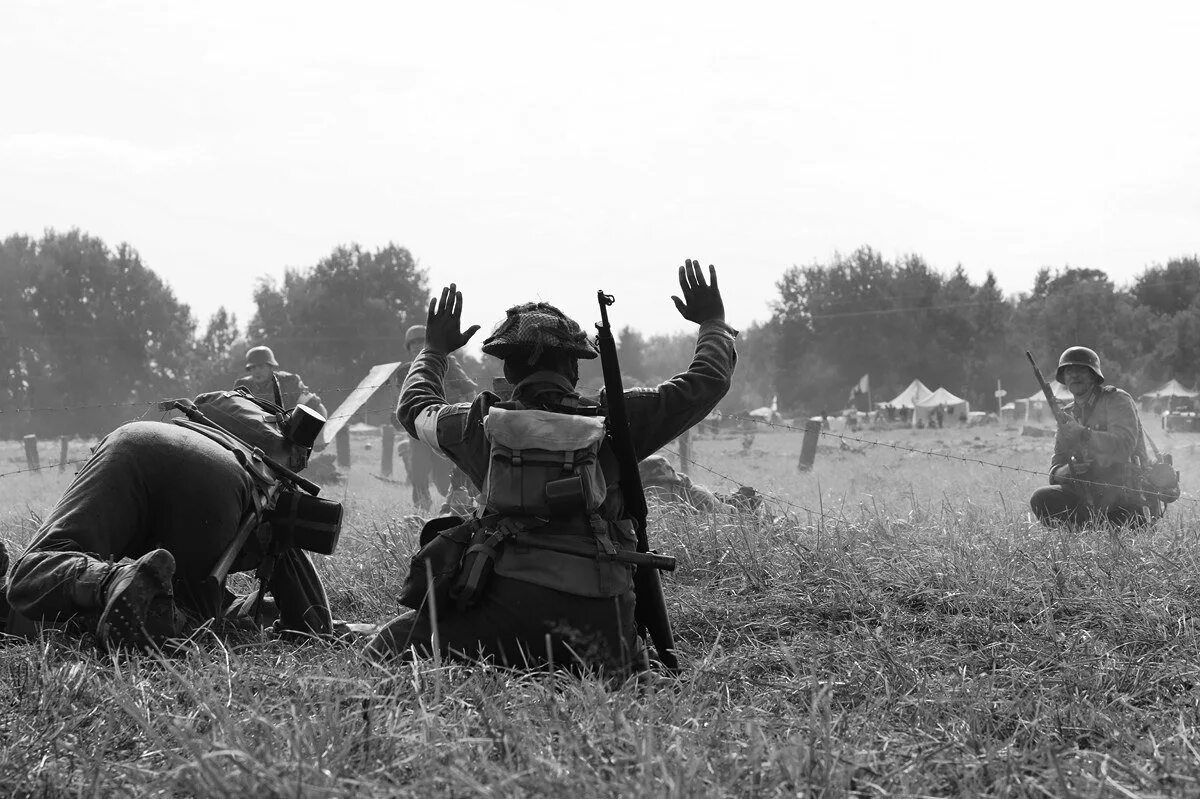 фашист нихт шиссен. нихт шиссен, нихт шиссен. нихт шиссен. хенде хох мем. нихт шиссен перевод с немецкого.