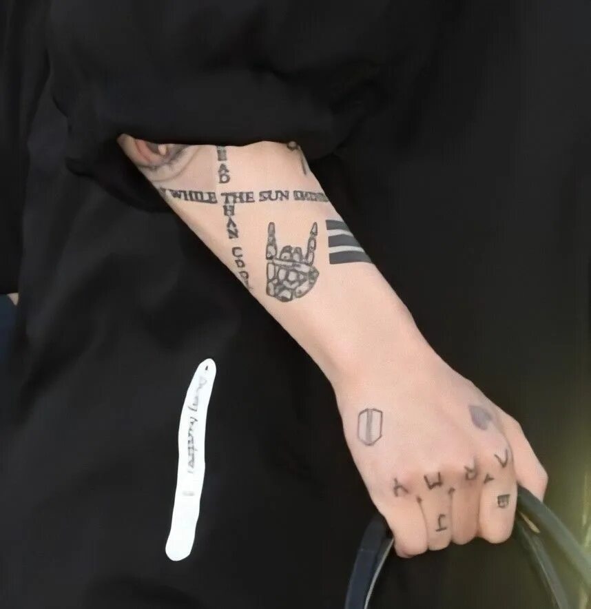 Чонгук tattoo. Чонгук бтс тату. бтс татуировки чонгука. тату арми бтс чонгук. тату чонгука из bts 2025.