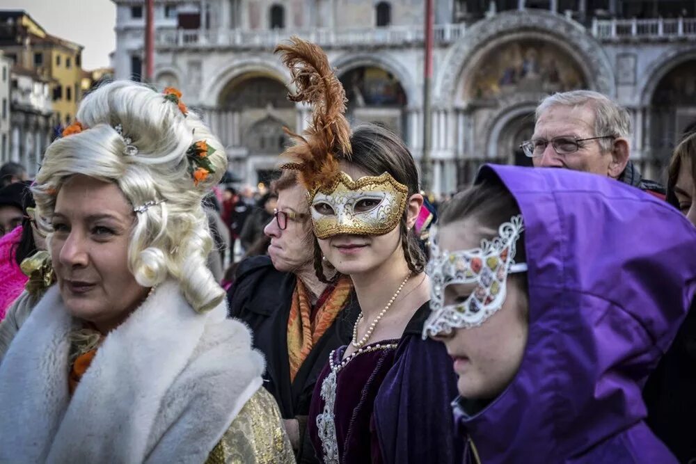 Детский карнавал красноярск. Карнавал новости. Маскарад в рио де жанейро. Карнавал в рио, бразилия школы самбы. Самба бразилия рио де жанейро карнавал.