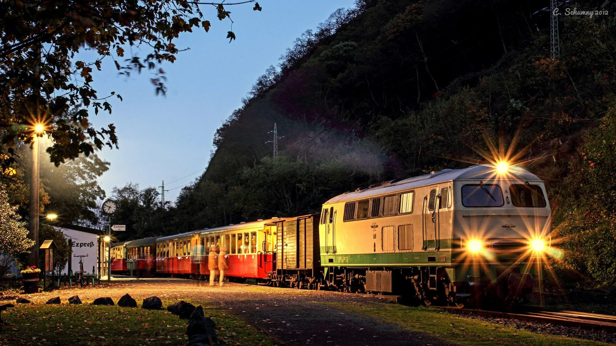 Поезд. Поезд ночью. Ночная железная дорога. Поезд обои. Train theater