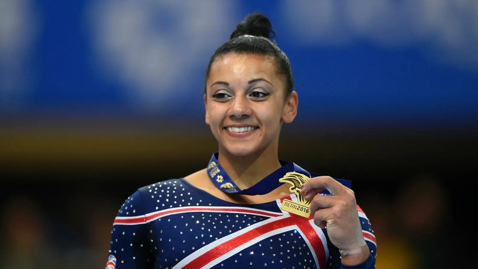 Ellie Downie. Win sisters