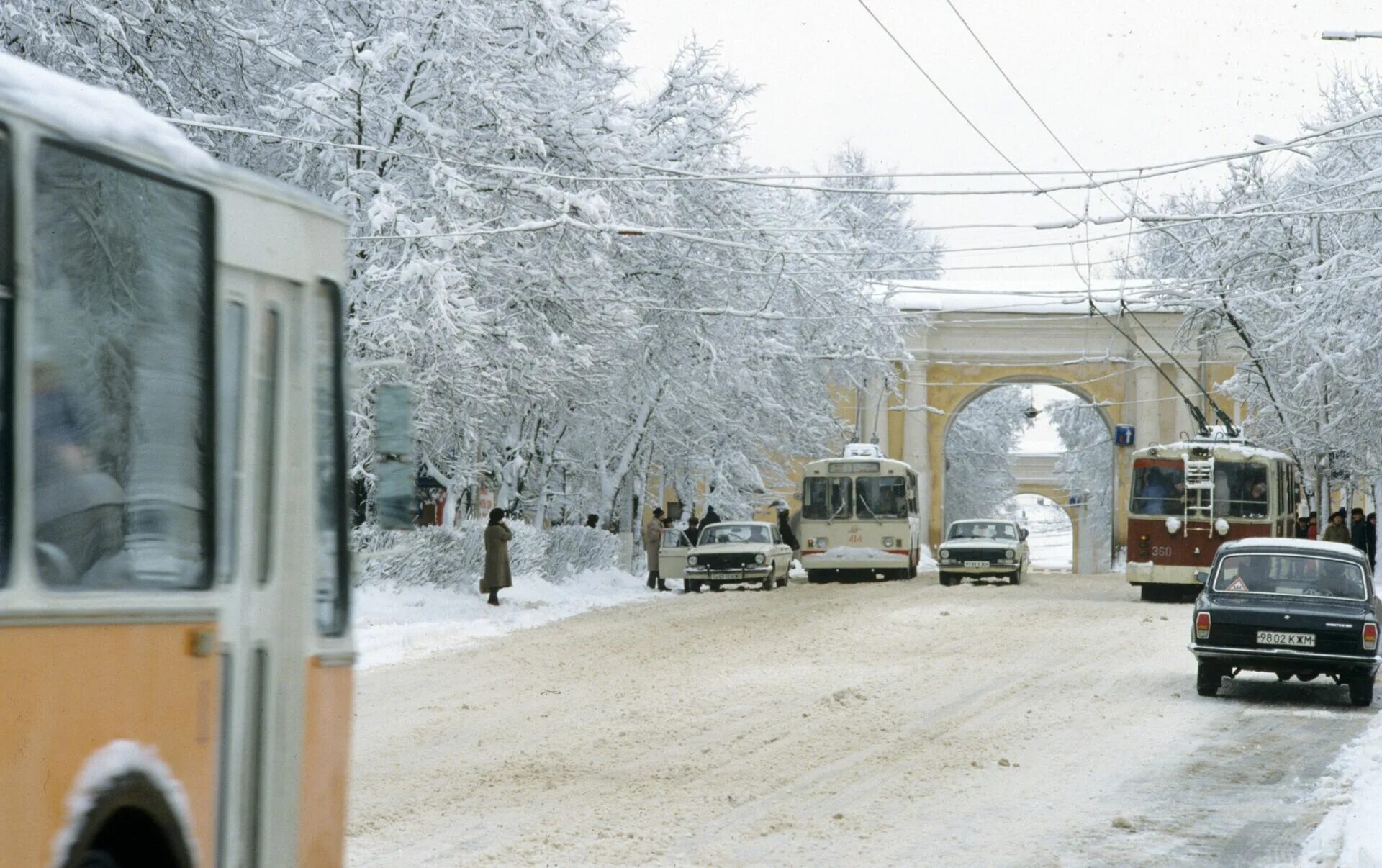 Зимой в городе было 36. Зима Калуга Калуга. Каменный мост Калуга. Город Калуга зимой. Улицы Калуги зимой.