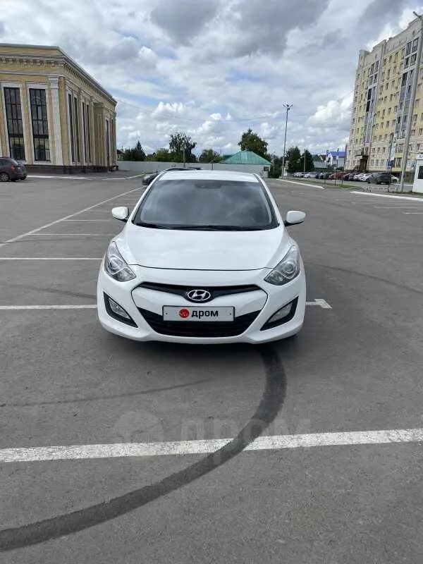 Хендай ай 800. Хёндэ i30. Хендай Тюмень. Разбитый белый Hyundai i30. Хэтчбеки омск