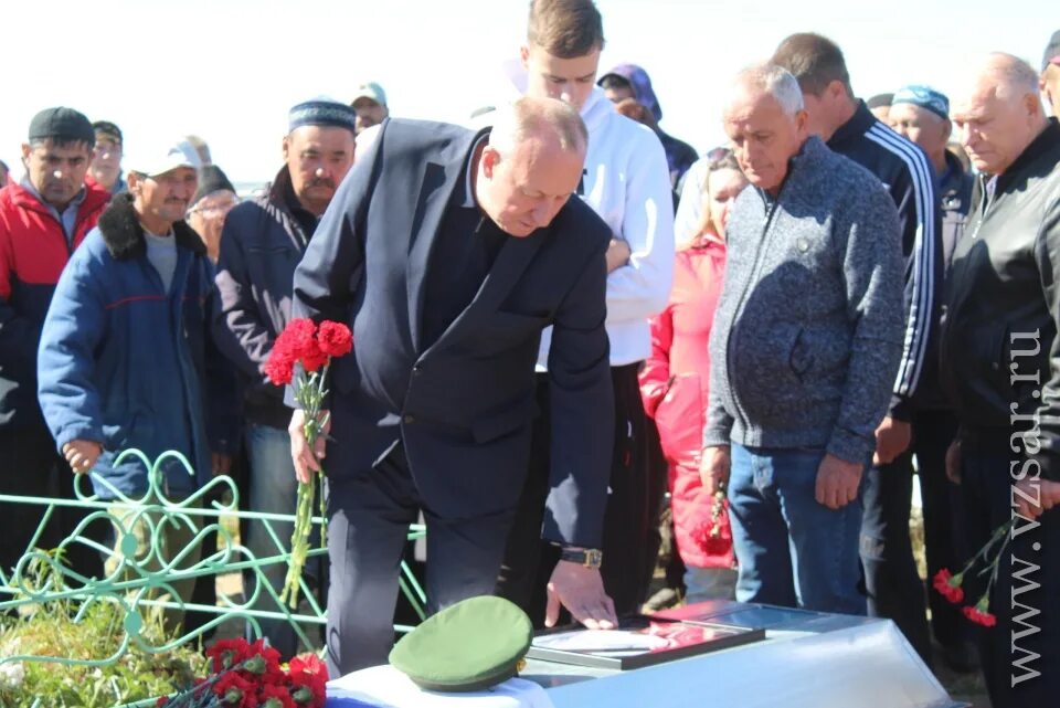 Прощание с денисом. В Саратовской области простились. Похороны погибшего сво Саратов. Село Карамышевка Саратовской области.