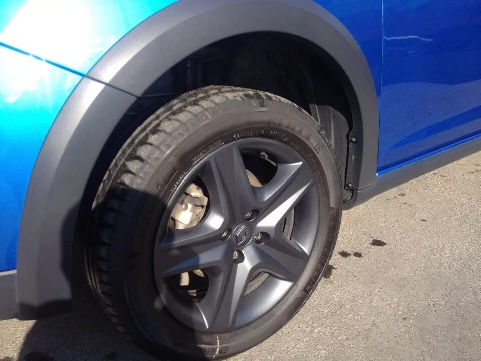 Renault logan stepway диски. Renault sandero stepway штампы r16. штампы renault sandero r16. штампованные диски на renault sandero stepway 2. родные шины renault sandero stepway 2.