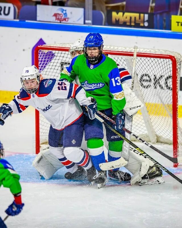 Стадион строитель уфа мотогонки на льду. Лед уфа. Каток кашкадан уфа. Лед уфа. Лед на реке.